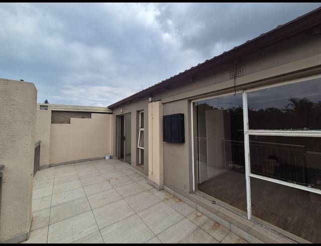 2 BEDROOM APARTMENT FOR SALE IN VANDERBIJLPARK SW 5